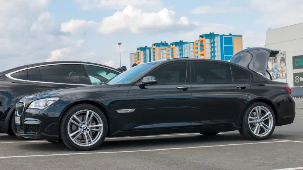 2025 Tech Showdown: Mercedes-Benz E-Class vs BMW 7 Series
