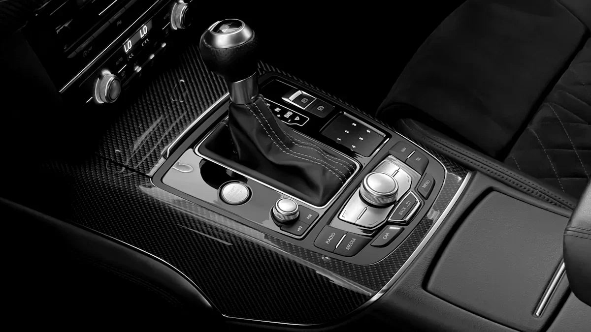 تعلم تركيب أغطية محرك من ألياف الكربون خطوة بخطوة