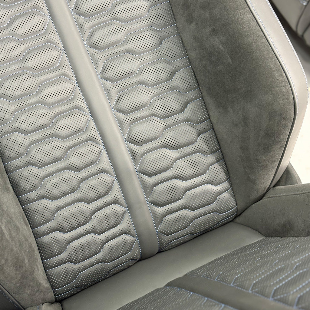 Audi RS Carbon Bucket Seats backrest center – gray Alcantara with organic wave quilting and silver contrast stitching