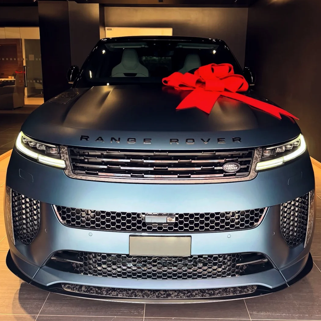 Range Rover Sport L461 Forged Carbon Aero Kit – 6-Piece Set (Front Lip, Air Blades, Grille, Side Vents, Exhaust Tips)