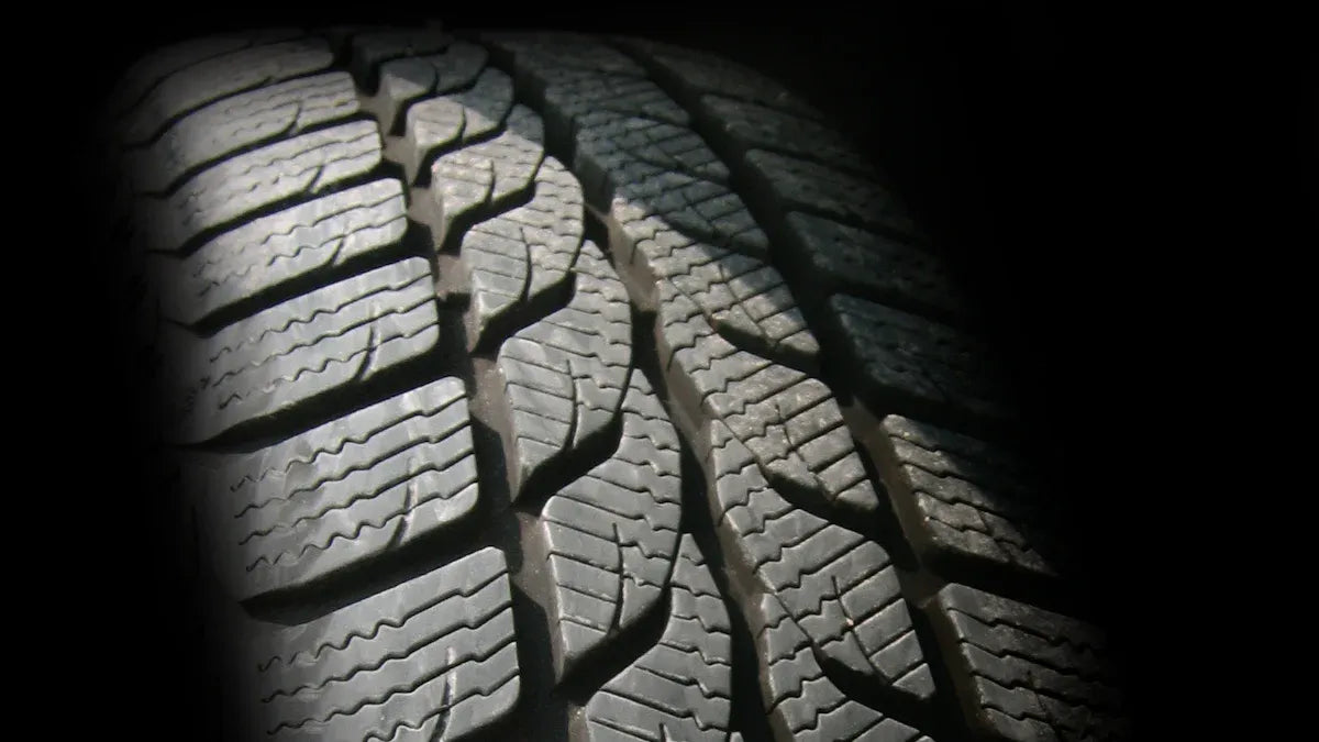 The Role of Tire Tread Wear Indicators in Avoiding Skids and Hydroplaning