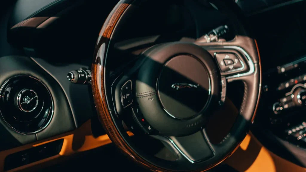 Pros and Cons of Suede Steering Wheels for Everyday Driving