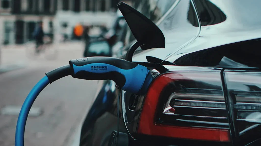 Tesla Model 3 vs Nissan Leaf Which Electric Car is Better in 2025