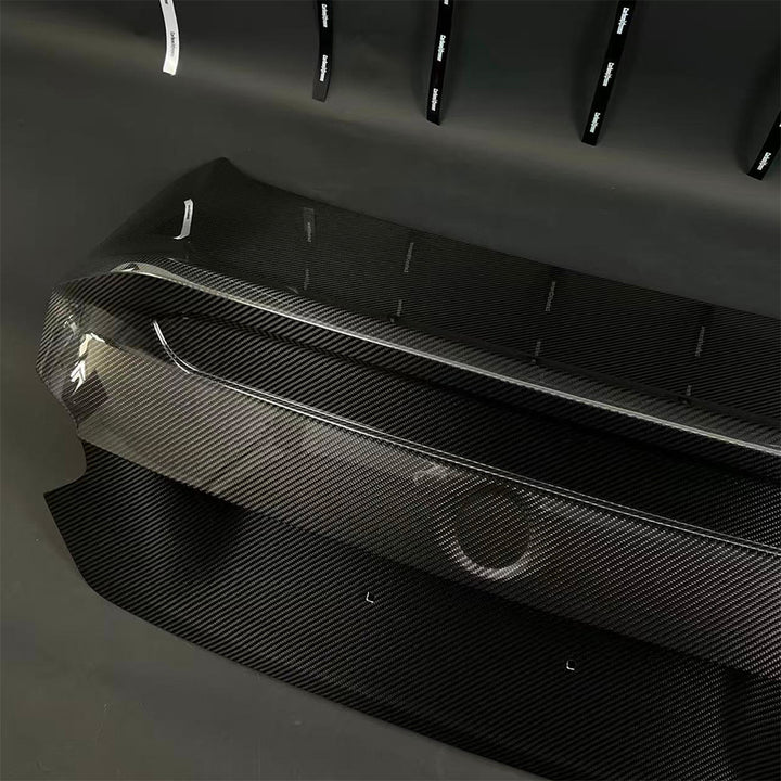 Another G87 M2 V style carbon fiber trunk lid, heading out to its owner