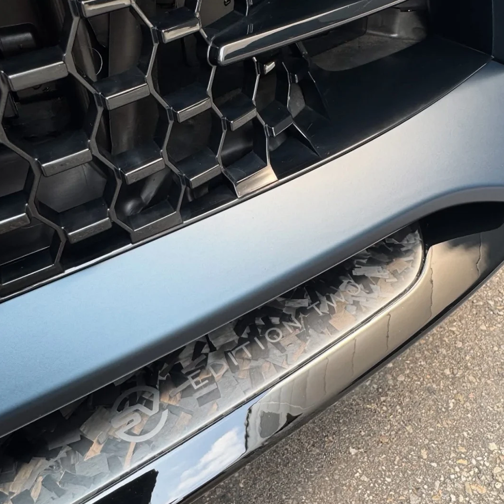 Range Rover Sport L461 Forged Carbon Aero Kit – 6-Piece Set (Front Lip, Air Blades, Grille, Side Vents, Exhaust Tips)