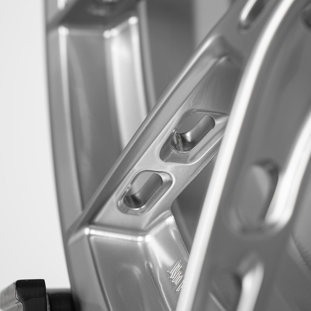 N-ZERO Forged SFR-ULTRA 18 Inch Track Fitment