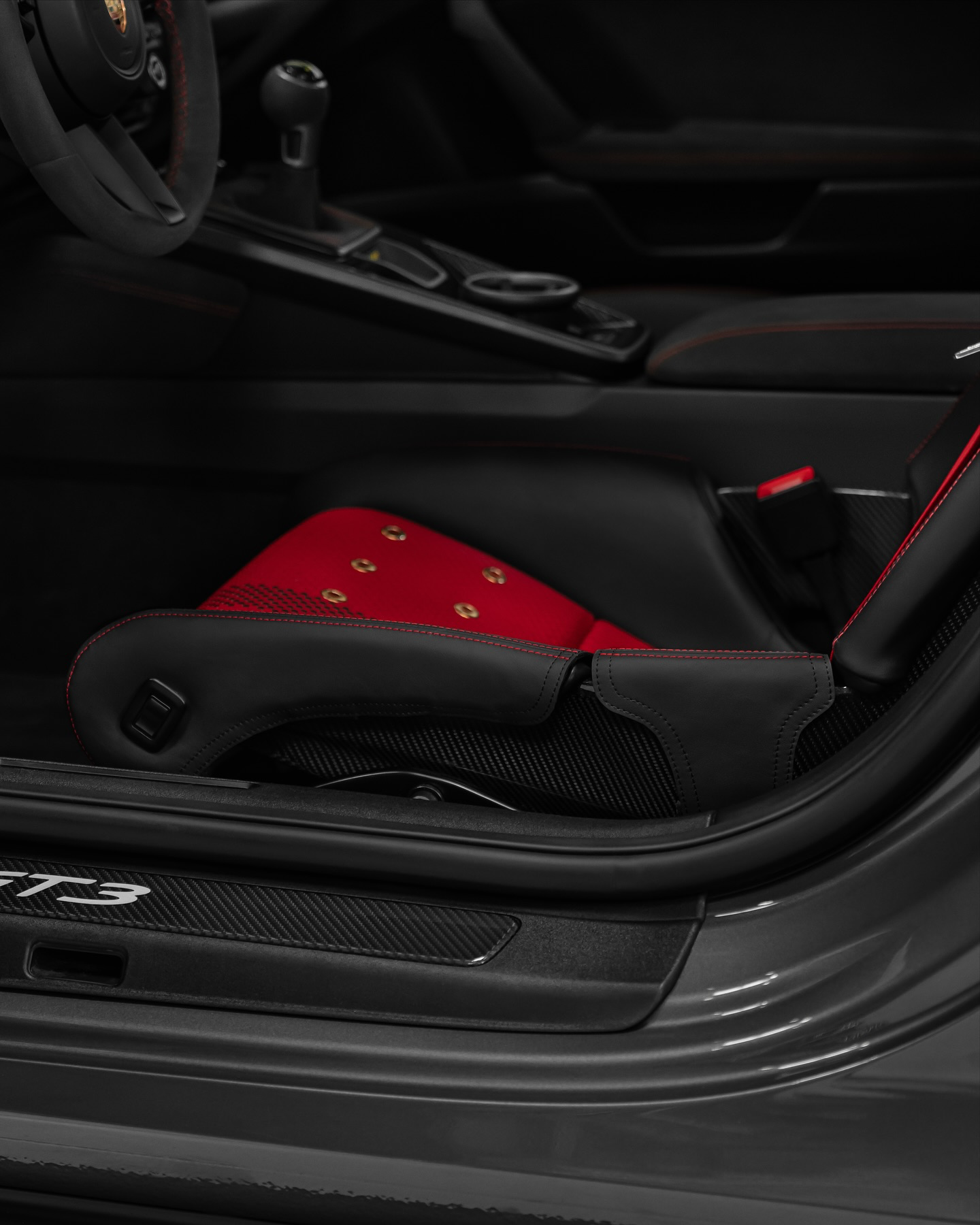 Porsche 911 GT3 carbon bucket seat with black bolster protector, red Alcantara, handmade in Germany