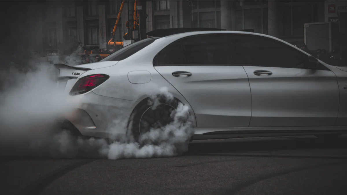 كيف تتفوق مرسيدس C63 AMG في التحكم والأداء